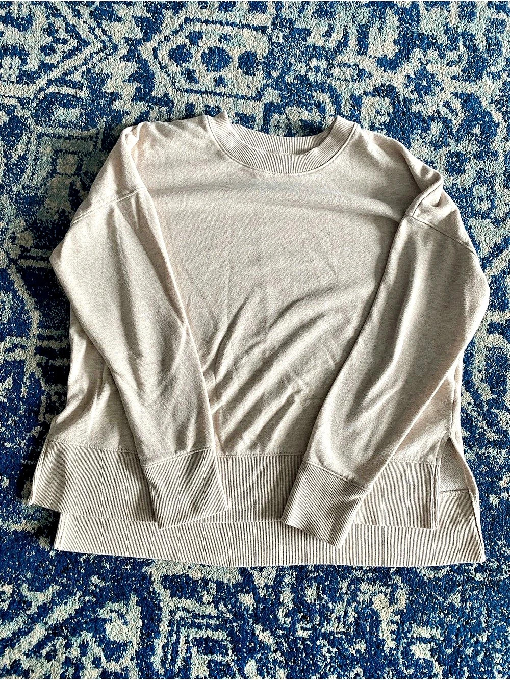 Time and Tru crewneck sweatshirt in Beige Size Medium